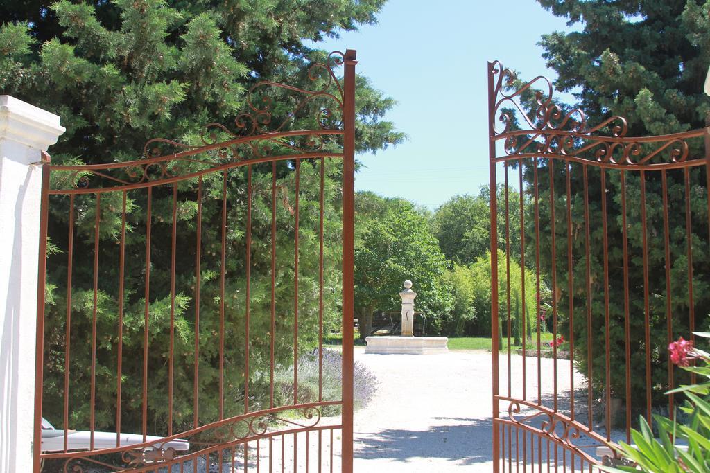 Maison D'Hotes "Les Ecuries Du Mas" Lamanon 외부 사진